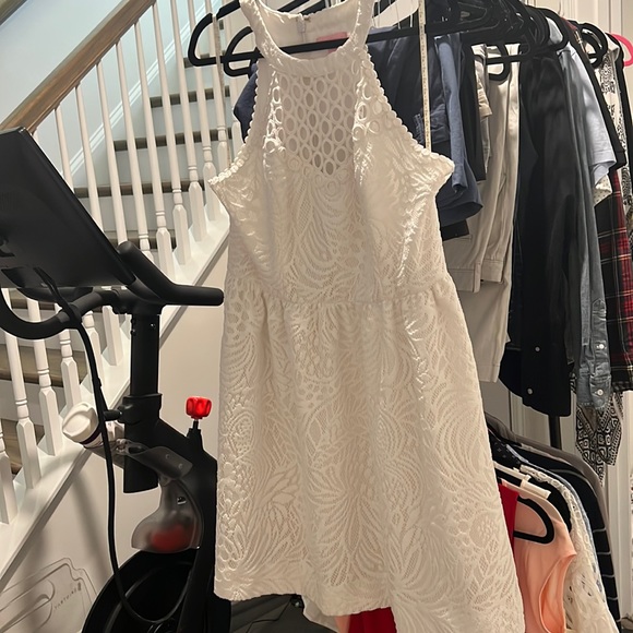 Lilly Pulitzer Dresses & Skirts - White Lily Dress w/ pockets